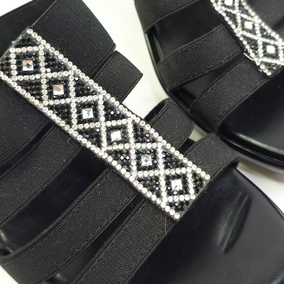 Italian Shoemakers Women's Black Elastic Sandals - Picture 5 of 10